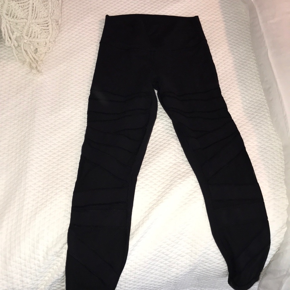 Lululemon high waisted mesh cut out leggings
